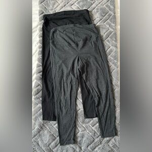 Two pairs Old Navy Maternity leggings mid/full panel EUC